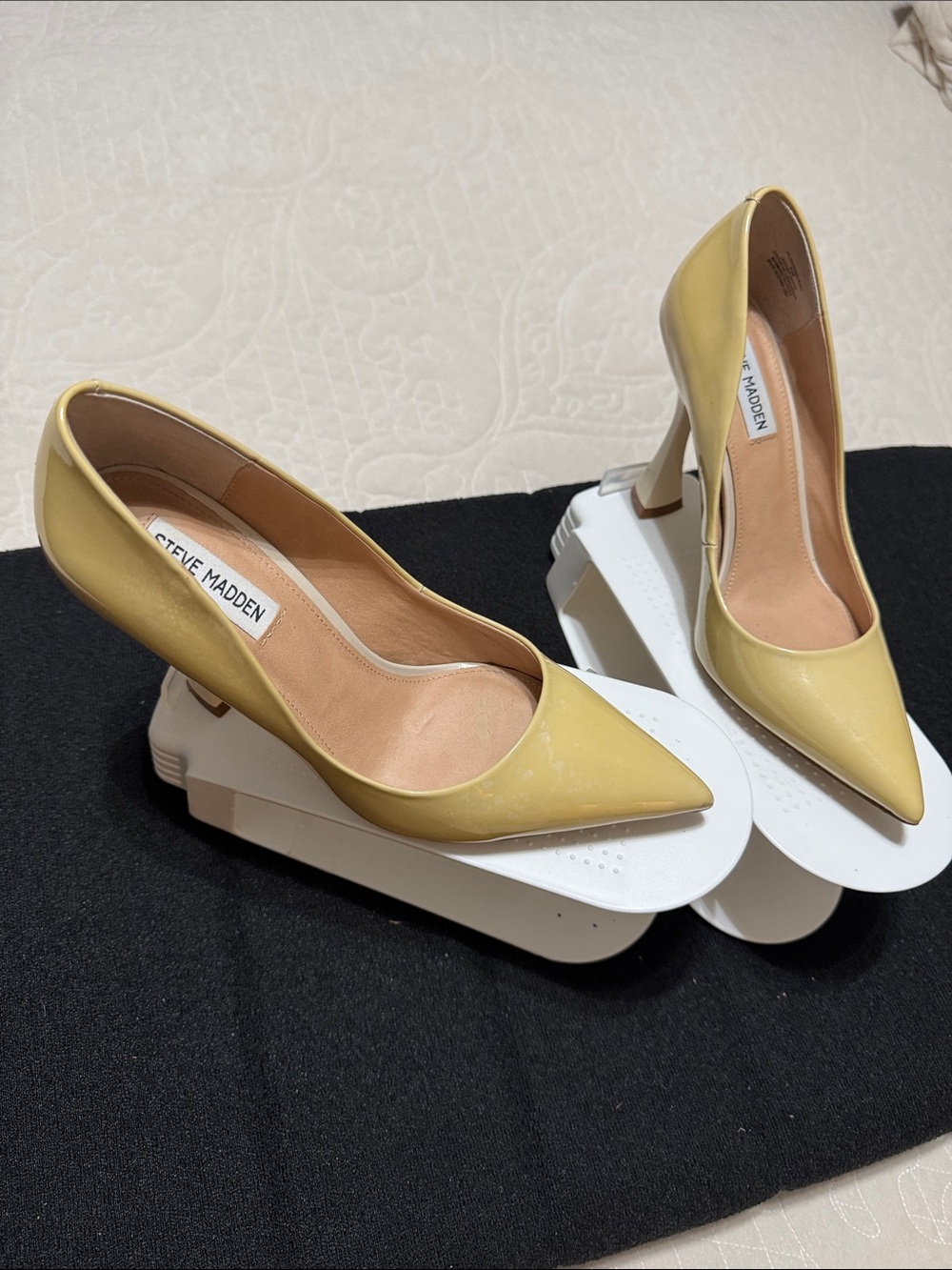 Steve Madden Pointed Toe Pump in Light Yellow